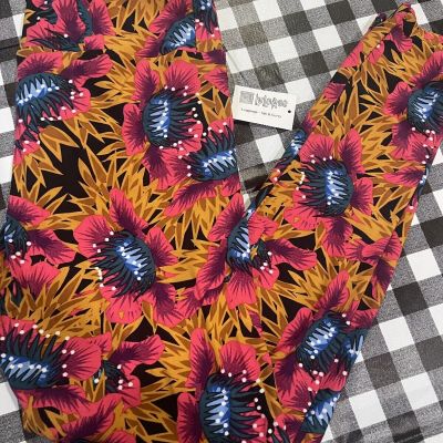 LuLaRoe One Size OS Leggings black bright venus fly traps NWT